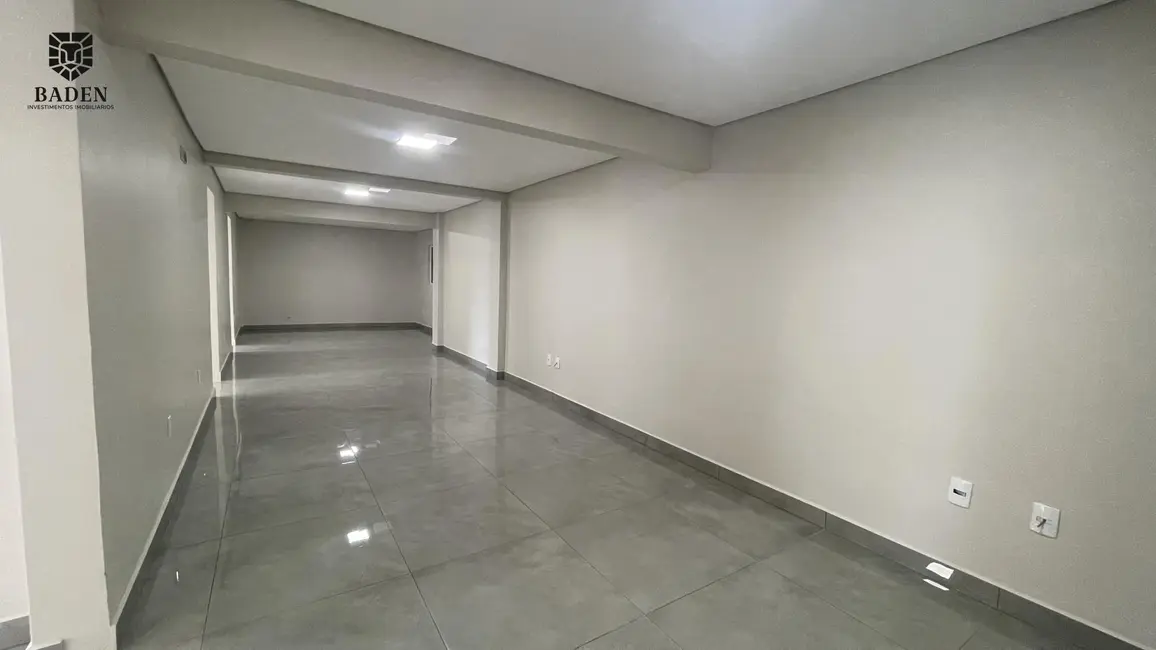 Sala Comercial com 1 quarto para alugar, 361m2 em Centro, Balneario Camboriu - SC - imagem 5 Foto 5 de Sala Comercial com 1 quarto para alugar, 361m2 em Centro, Balneario Camboriu - SC