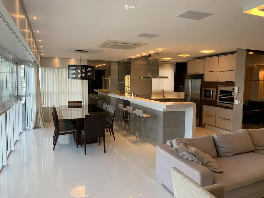 Apartamento com 4 quartos para alugar, 237m2 em Balneario Camboriu - SC - imagem 3 Foto 3 de Apartamento com 4 quartos para alugar, 237m2 em Balneario Camboriu - SC