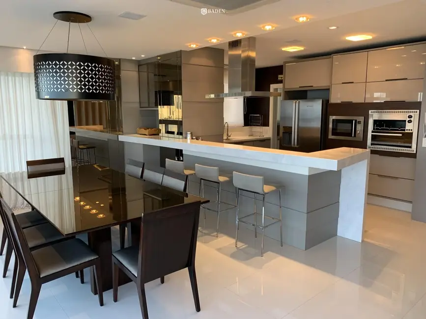 Apartamento com 4 quartos para alugar, 237m2 em Balneario Camboriu - SC - imagem 4 Foto 4 de Apartamento com 4 quartos para alugar, 237m2 em Balneario Camboriu - SC