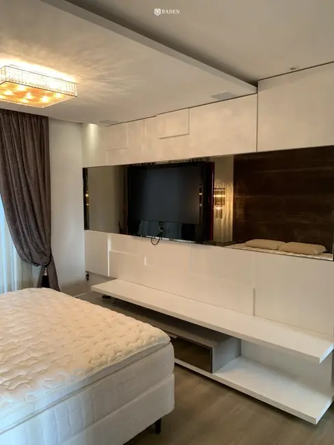 Apartamento com 4 quartos para alugar, 237m2 em Balneario Camboriu - SC - imagem 7 Foto 7 de Apartamento com 4 quartos para alugar, 237m2 em Balneario Camboriu - SC