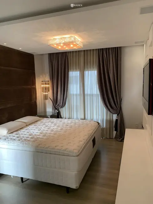 Apartamento com 4 quartos para alugar, 237m2 em Balneario Camboriu - SC - imagem 6 Foto 6 de Apartamento com 4 quartos para alugar, 237m2 em Balneario Camboriu - SC