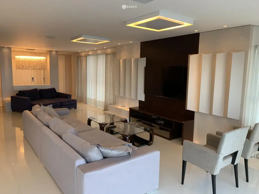 Apartamento com 4 quartos para alugar, 237m2 em Balneario Camboriu - SC - imagem 2 Foto 2 de Apartamento com 4 quartos para alugar, 237m2 em Balneario Camboriu - SC