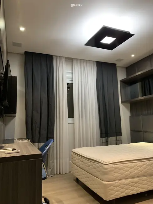 Apartamento com 4 quartos para alugar, 237m2 em Balneario Camboriu - SC - imagem 9 Foto 9 de Apartamento com 4 quartos para alugar, 237m2 em Balneario Camboriu - SC