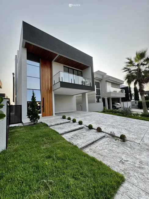 Foto 2 de Casa com 3 quartos à venda, 356m2 em Balneario Camboriu - SC