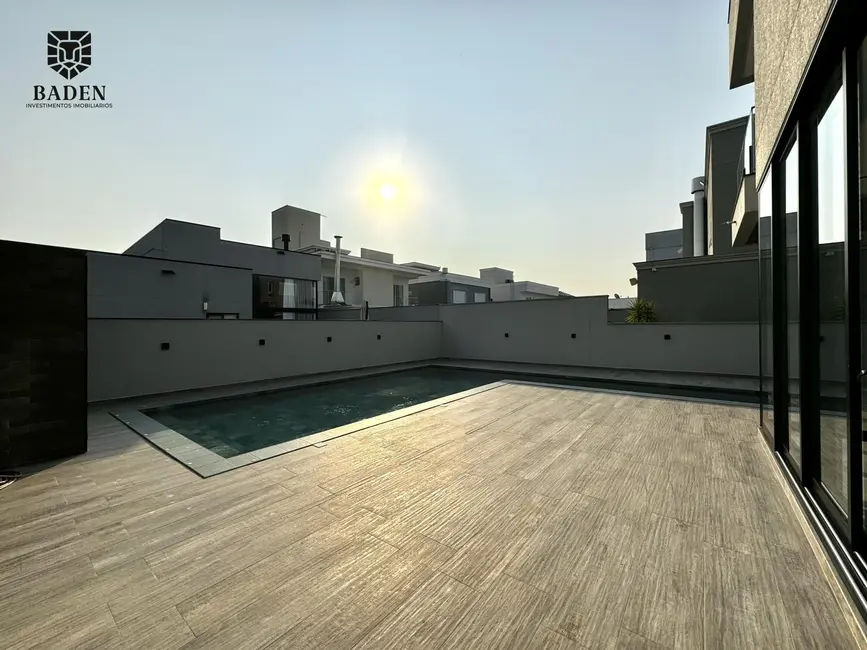 Foto 6 de Casa com 3 quartos à venda, 356m2 em Balneario Camboriu - SC