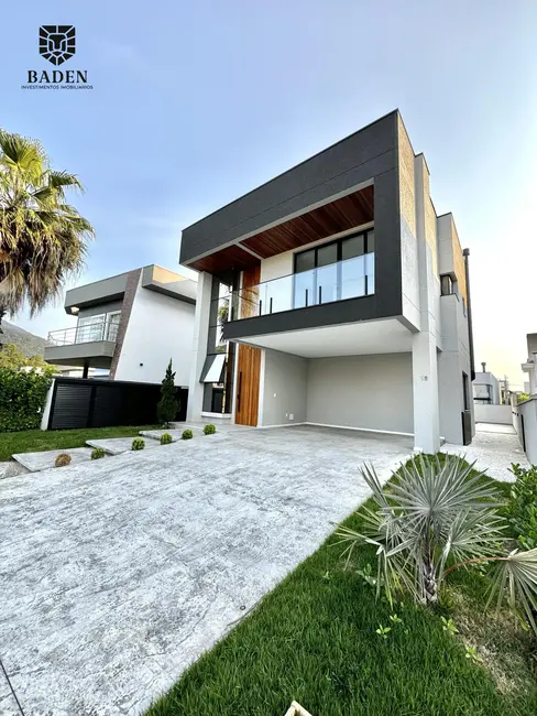 Foto 3 de Casa com 3 quartos à venda, 356m2 em Balneario Camboriu - SC