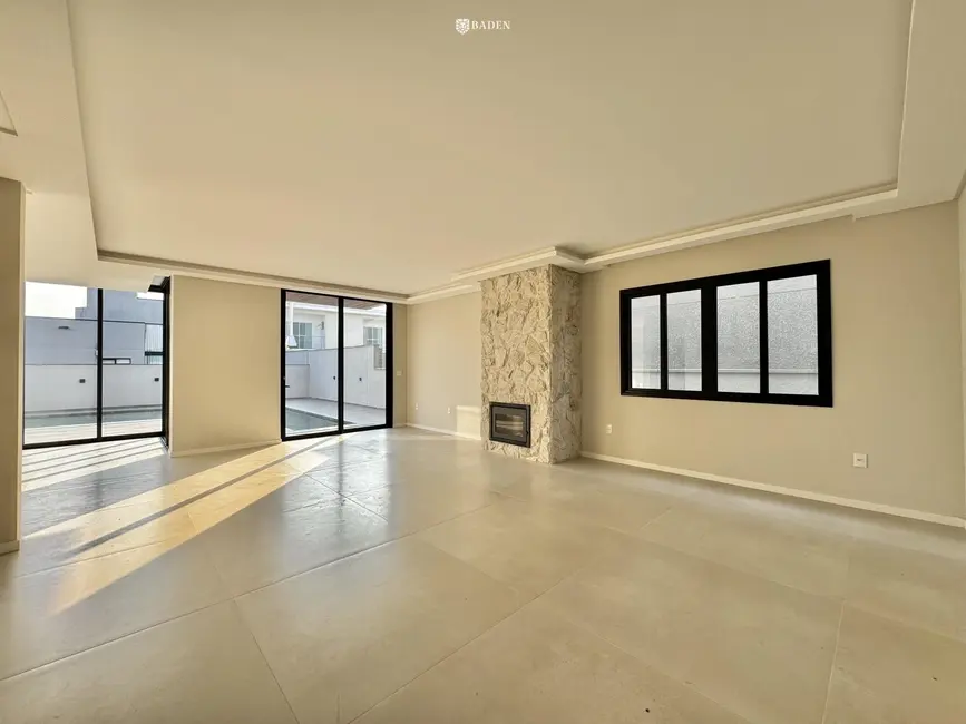 Foto 9 de Casa com 3 quartos à venda, 356m2 em Balneario Camboriu - SC
