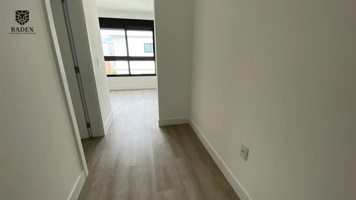 Casa com 3 quartos à venda, 343m2 em Balneario Camboriu - SC - imagem 7 Foto 7 de Casa com 3 quartos à venda, 343m2 em Balneario Camboriu - SC