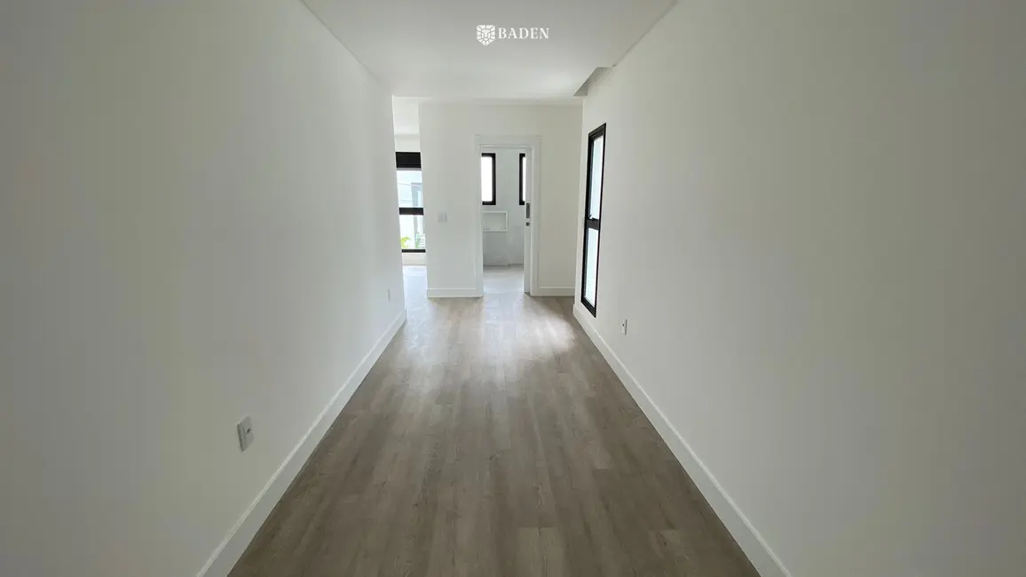 Foto 9 de Casa com 3 quartos à venda, 343m2 em Balneario Camboriu - SC