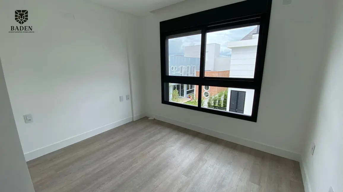 Casa com 3 quartos à venda, 343m2 em Balneario Camboriu - SC - imagem 8 Foto 8 de Casa com 3 quartos à venda, 343m2 em Balneario Camboriu - SC