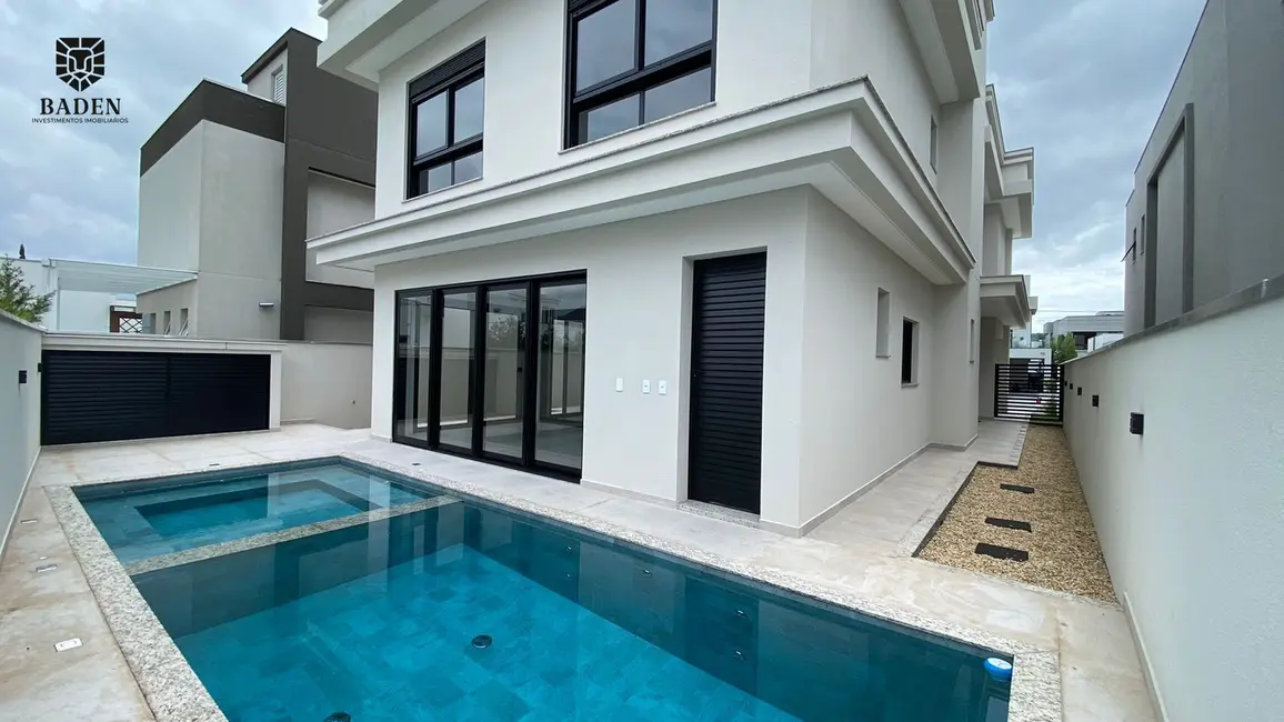 Casa com 3 quartos à venda, 343m2 em Balneario Camboriu - SC - imagem 1 Foto 1 de Casa com 3 quartos à venda, 343m2 em Balneario Camboriu - SC