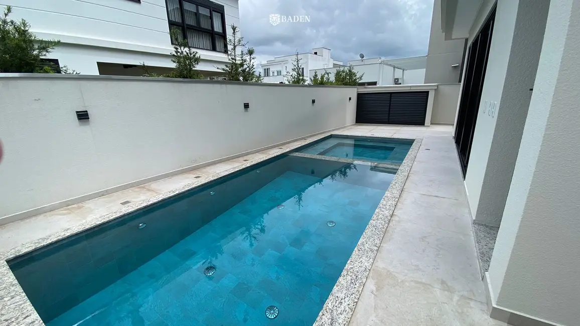 Foto 2 de Casa com 3 quartos à venda, 343m2 em Balneario Camboriu - SC
