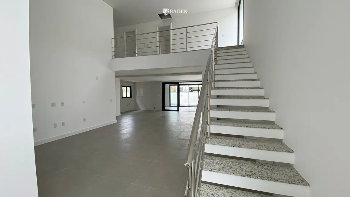 Foto 3 de Casa com 3 quartos à venda, 343m2 em Balneario Camboriu - SC