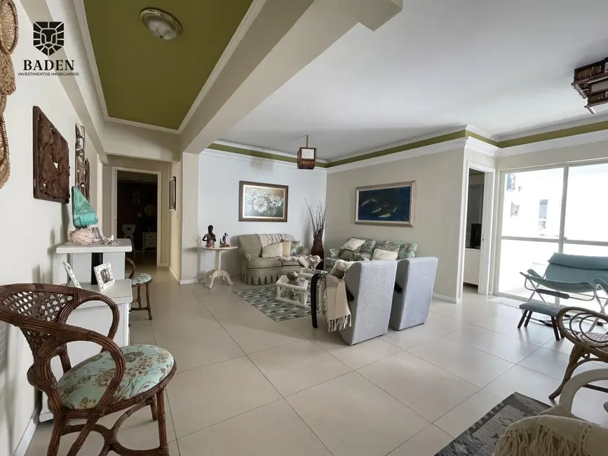 Apartamento com 4 quartos para alugar, 227m2 em Balneario Camboriu - SC - imagem 4 Foto 4 de Apartamento com 4 quartos para alugar, 227m2 em Balneario Camboriu - SC