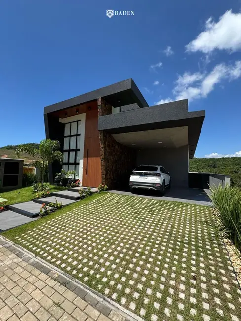 Foto 1 de Casa com 2 quartos à venda, 158m2 em Camboriu - SC