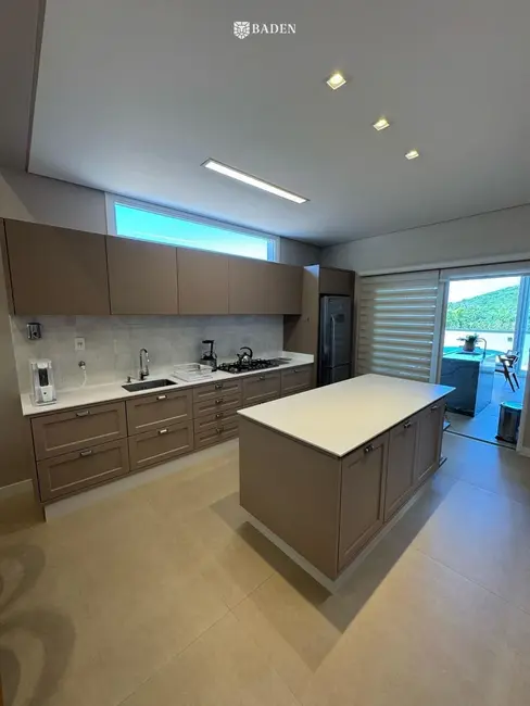 Foto 9 de Casa com 2 quartos à venda, 158m2 em Camboriu - SC