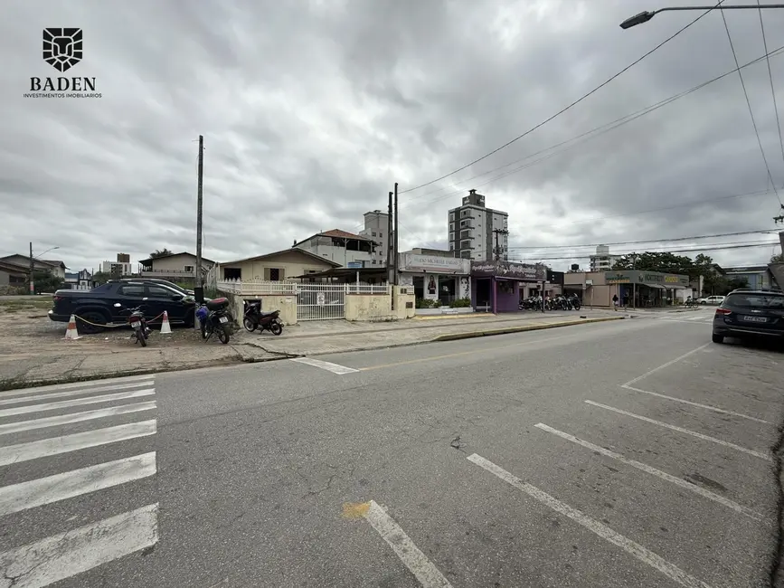 Foto 3 de Terreno / Lote à venda, 1700m2 em Camboriu - SC