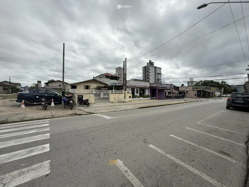 Foto 3 de Terreno / Lote à venda, 1700m2 em Camboriu - SC