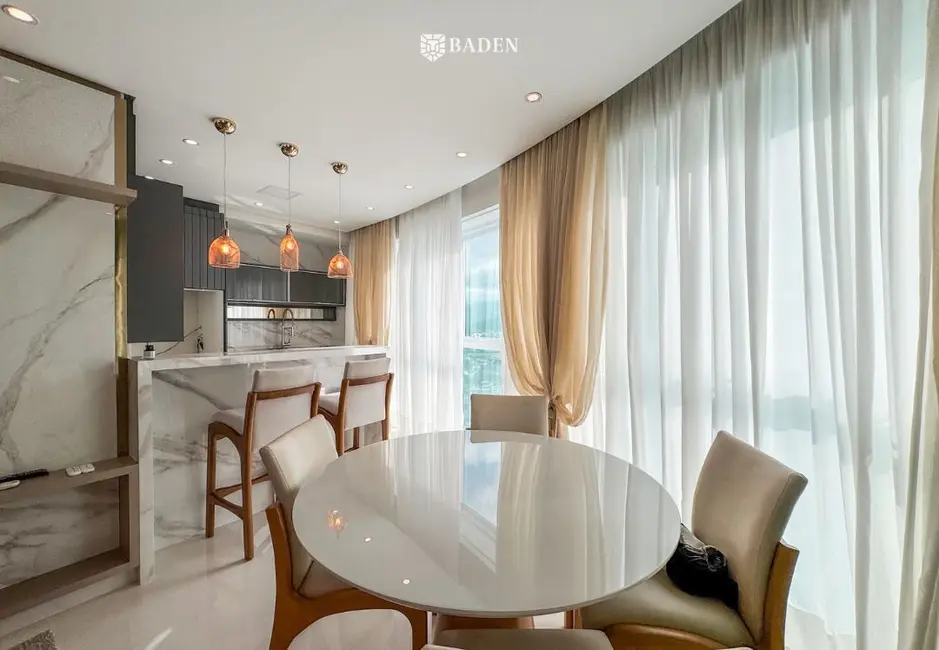 Apartamento com 3 quartos à venda, 139m2 em Centro, Balneario Camboriu - SC - imagem 6 Foto 6 de Apartamento com 3 quartos à venda, 139m2 em Centro, Balneario Camboriu - SC