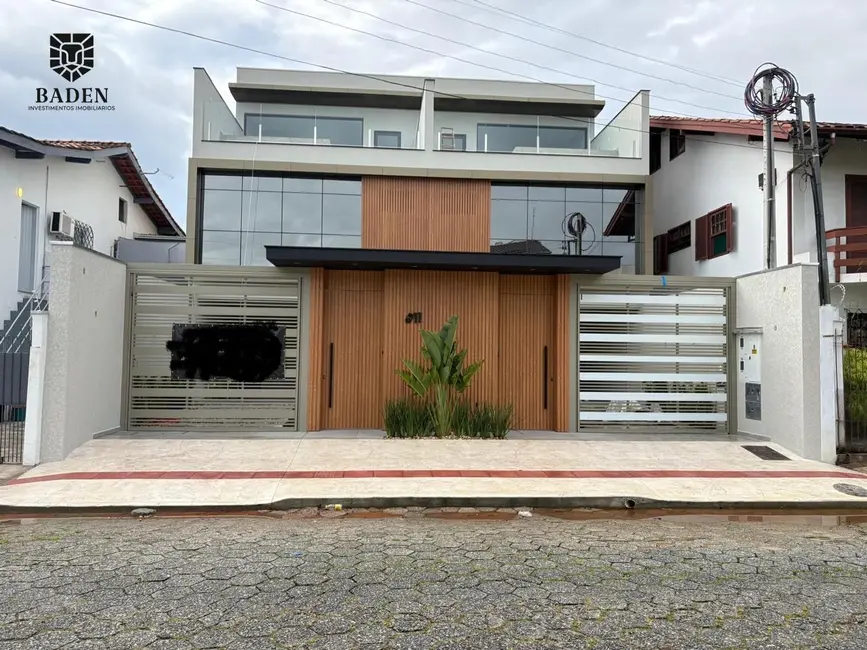 Foto 1 de Casa com 3 quartos à venda, 247m2 em Centro, Balneario Camboriu - SC