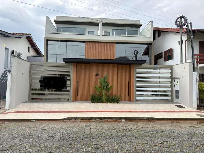Foto 1 de Casa com 3 quartos à venda, 247m2 em Centro, Balneario Camboriu - SC