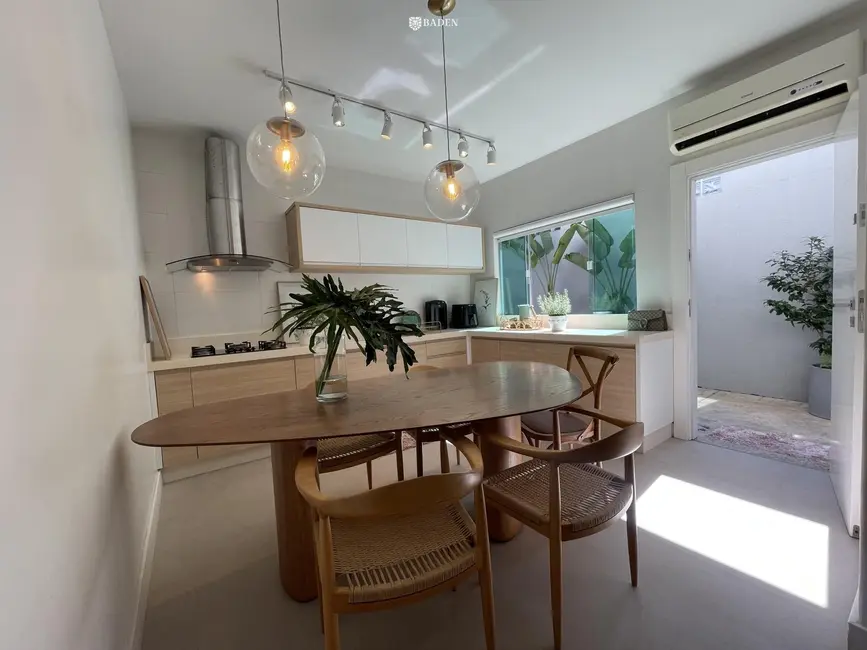Foto 4 de Casa com 4 quartos à venda, 128m2 em Centro, Balneario Camboriu - SC