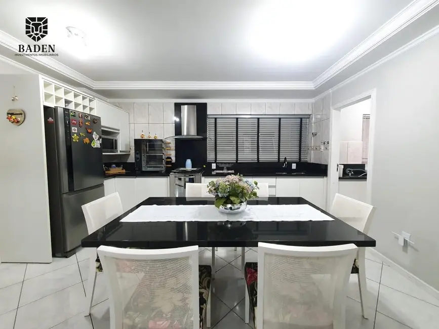 Apartamento com 3 quartos à venda, 192m2 em Balneario Camboriu - SC - imagem 8 Foto 8 de Apartamento com 3 quartos à venda, 192m2 em Balneario Camboriu - SC