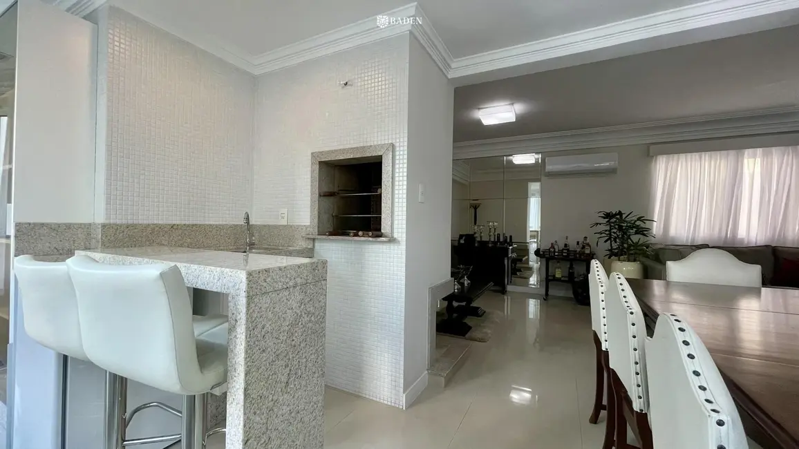 Foto 8 de Apartamento com 3 quartos para alugar, 111m2 em Centro, Balneario Camboriu - SC