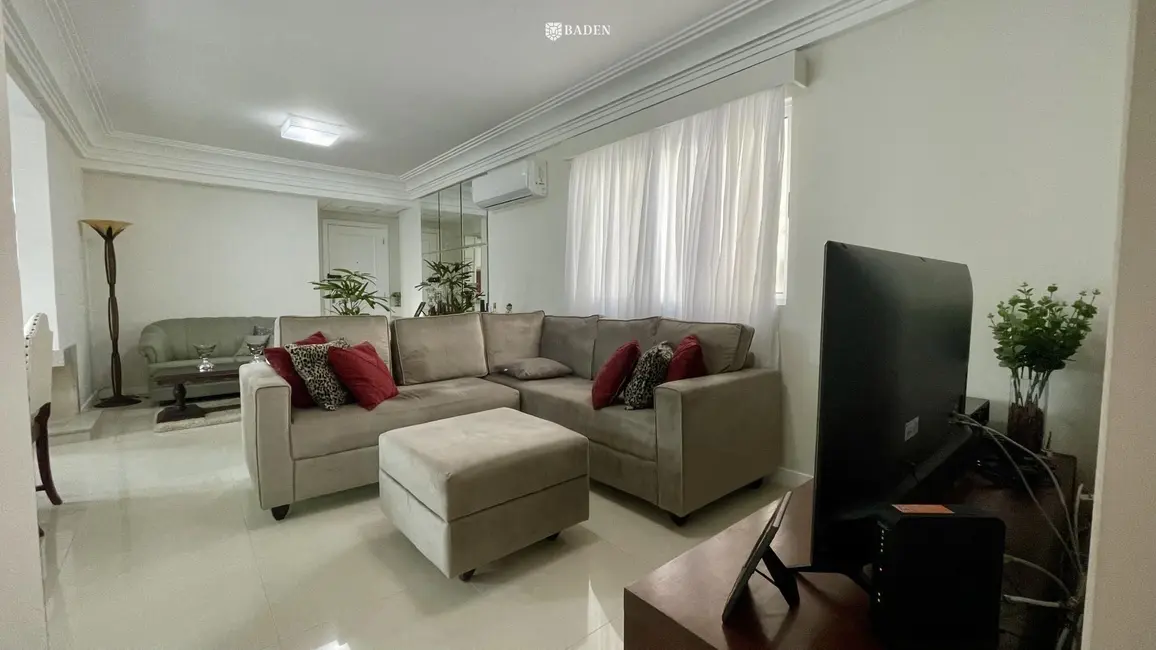 Foto 4 de Apartamento com 3 quartos para alugar, 111m2 em Centro, Balneario Camboriu - SC