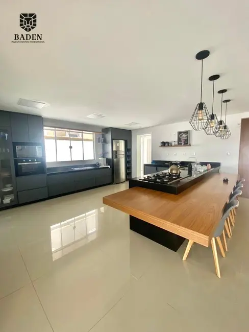 Casa com 4 quartos à venda, 310m2 em Balneario Camboriu - SC - imagem 9 Foto 9 de Casa com 4 quartos à venda, 310m2 em Balneario Camboriu - SC