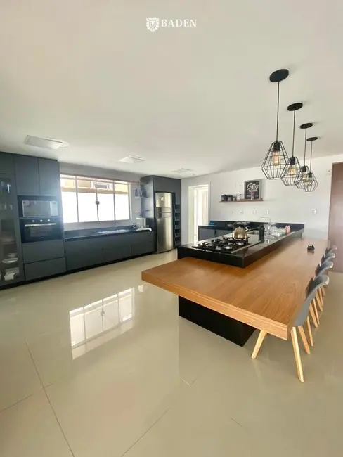 Foto 9 de Casa com 4 quartos à venda, 310m2 em Balneario Camboriu - SC