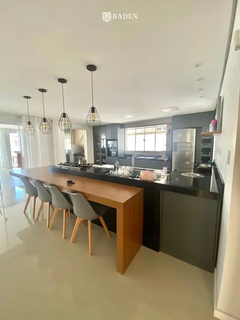 Foto 8 de Casa com 4 quartos à venda, 310m2 em Balneario Camboriu - SC
