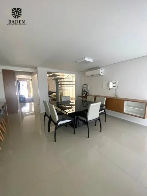 Casa com 4 quartos à venda, 310m2 em Balneario Camboriu - SC - imagem 7 Foto 7 de Casa com 4 quartos à venda, 310m2 em Balneario Camboriu - SC