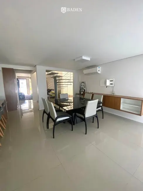 Foto 7 de Casa com 4 quartos à venda, 310m2 em Balneario Camboriu - SC
