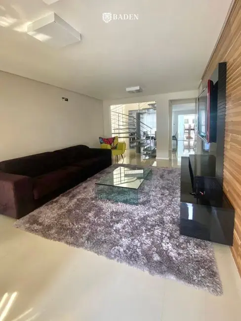 Foto 3 de Casa com 4 quartos à venda, 310m2 em Balneario Camboriu - SC