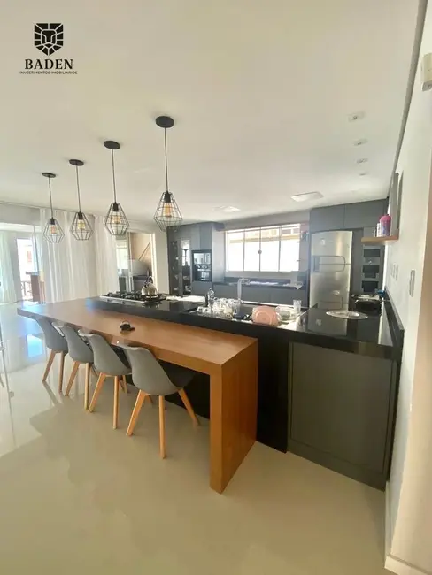 Casa com 4 quartos à venda, 310m2 em Balneario Camboriu - SC - imagem 8 Foto 8 de Casa com 4 quartos à venda, 310m2 em Balneario Camboriu - SC