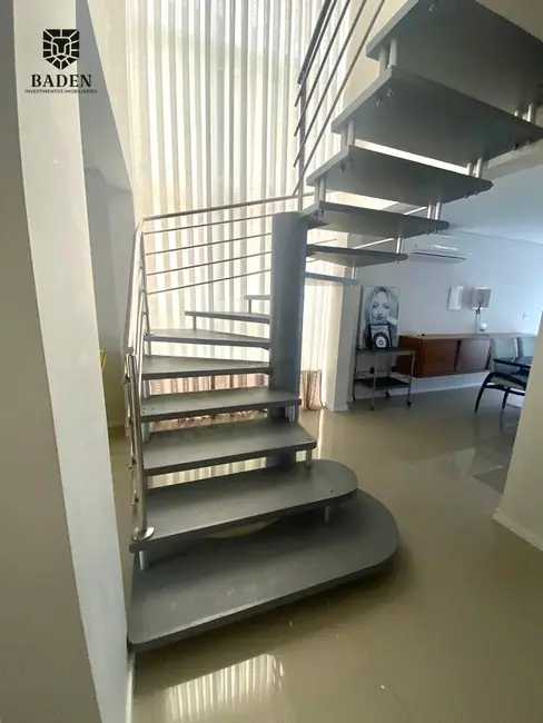 Casa com 4 quartos à venda, 310m2 em Balneario Camboriu - SC - imagem 4 Foto 4 de Casa com 4 quartos à venda, 310m2 em Balneario Camboriu - SC