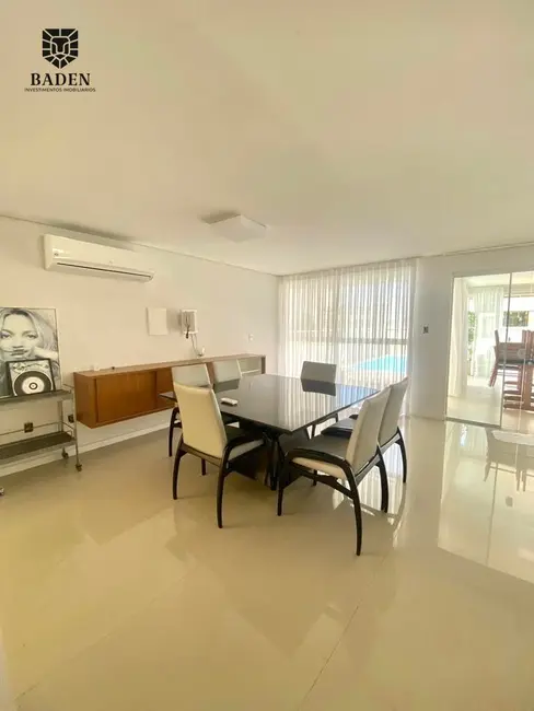 Casa com 4 quartos à venda, 310m2 em Balneario Camboriu - SC - imagem 6 Foto 6 de Casa com 4 quartos à venda, 310m2 em Balneario Camboriu - SC