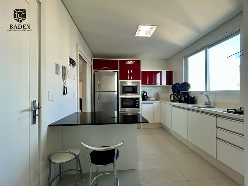 Apartamento com 4 quartos à venda, 144m2 em Centro, Balneario Camboriu - SC - imagem 6 Foto 6 de Apartamento com 4 quartos à venda, 144m2 em Centro, Balneario Camboriu - SC