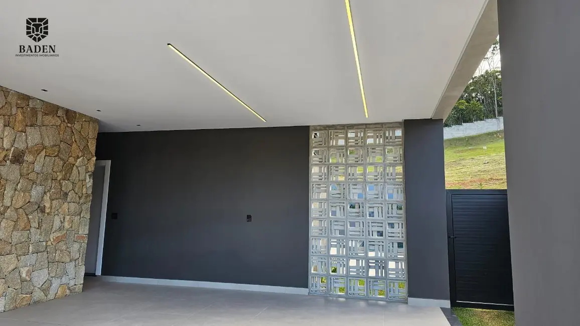 Casa com 4 quartos à venda, 300m2 em Centro, Camboriu - SC - imagem 4 Foto 4 de Casa com 4 quartos à venda, 300m2 em Centro, Camboriu - SC