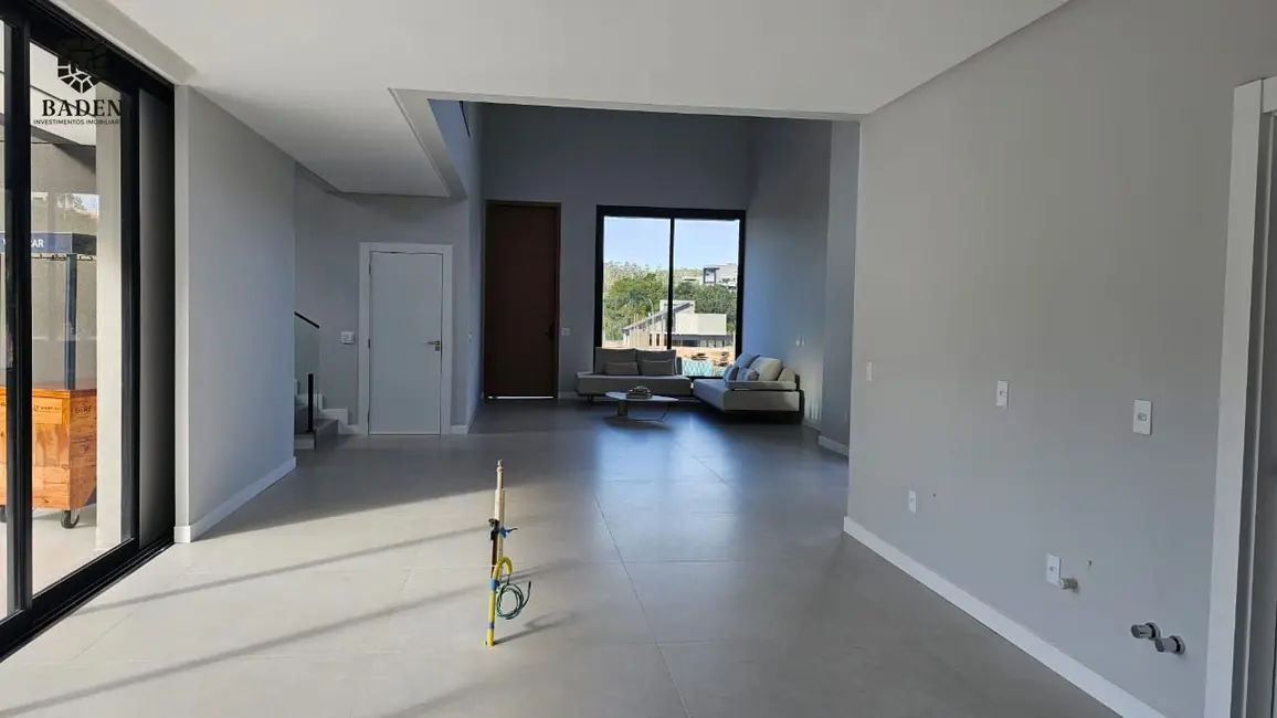 Casa com 4 quartos à venda, 300m2 em Centro, Camboriu - SC - imagem 8 Foto 8 de Casa com 4 quartos à venda, 300m2 em Centro, Camboriu - SC