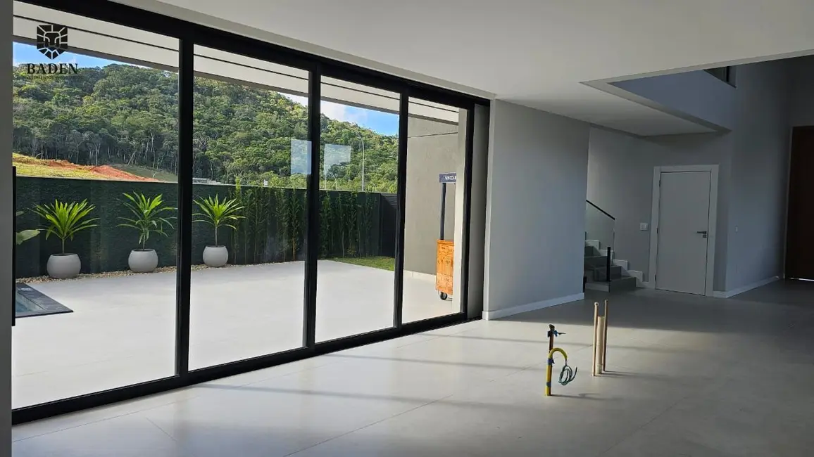 Casa com 4 quartos à venda, 300m2 em Centro, Camboriu - SC - imagem 6 Foto 6 de Casa com 4 quartos à venda, 300m2 em Centro, Camboriu - SC