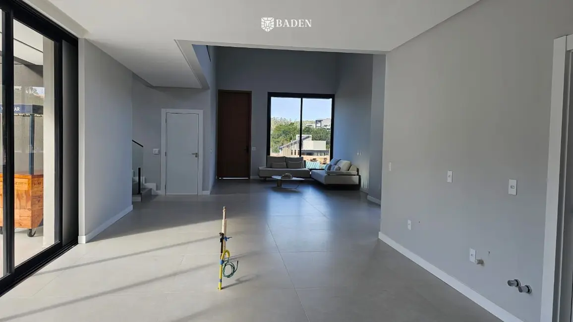 Foto 8 de Casa com 4 quartos à venda, 300m2 em Centro, Camboriu - SC