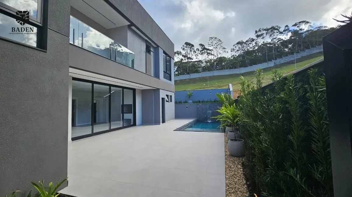 Casa com 4 quartos à venda, 300m2 em Centro, Camboriu - SC - imagem 5 Foto 5 de Casa com 4 quartos à venda, 300m2 em Centro, Camboriu - SC