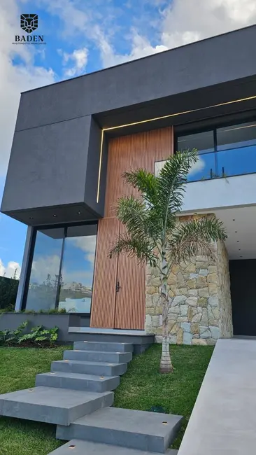 Casa com 4 quartos à venda, 300m2 em Centro, Camboriu - SC - imagem 3 Foto 3 de Casa com 4 quartos à venda, 300m2 em Centro, Camboriu - SC