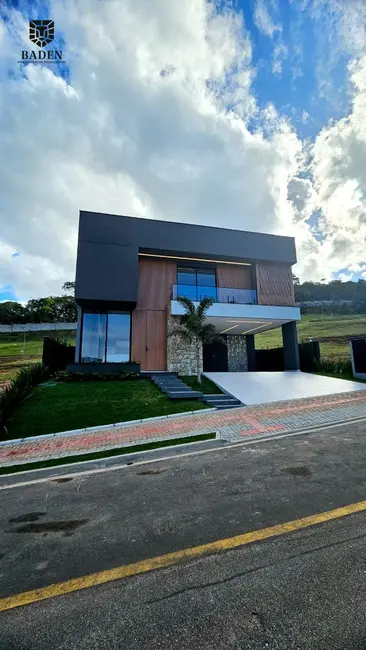Casa com 4 quartos à venda, 300m2 em Centro, Camboriu - SC - imagem 1 Foto 1 de Casa com 4 quartos à venda, 300m2 em Centro, Camboriu - SC