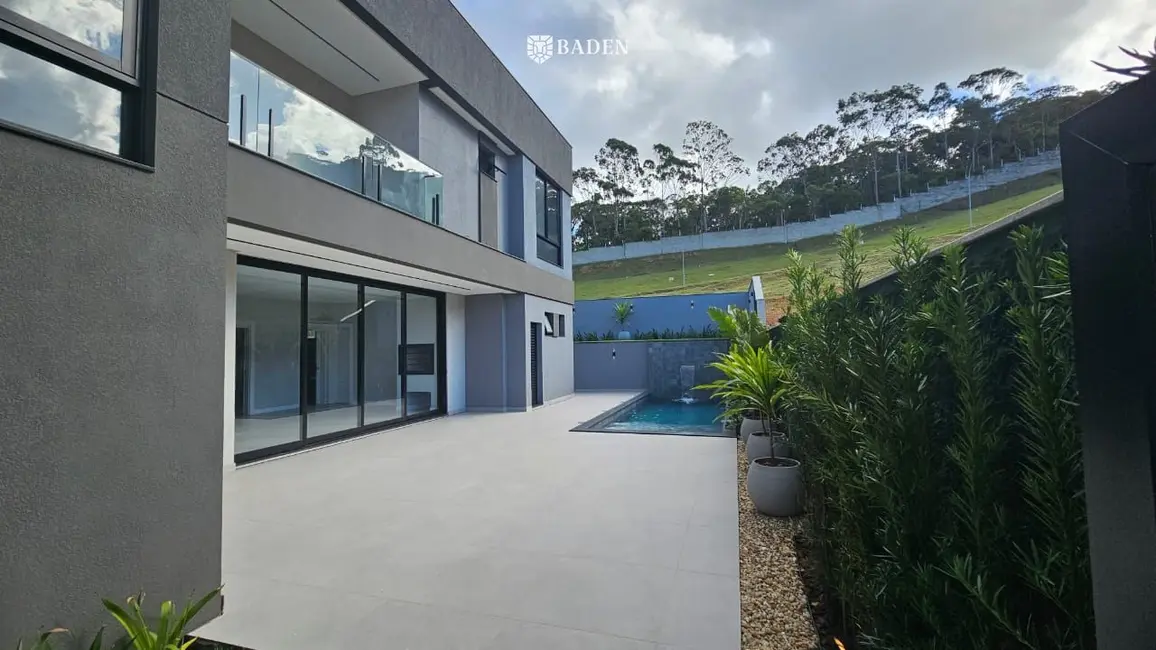 Foto 5 de Casa com 4 quartos à venda, 300m2 em Centro, Camboriu - SC