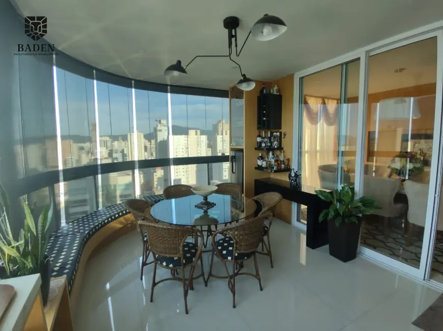 Foto 2 de Apartamento com 4 quartos à venda, 193m2 em Itapema - SC