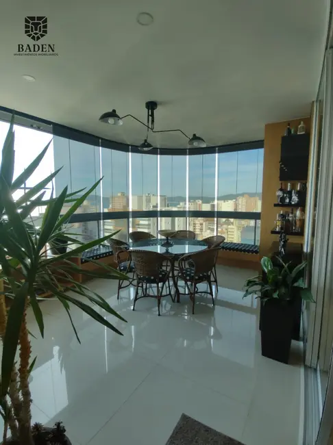 Foto 1 de Apartamento com 4 quartos à venda, 193m2 em Itapema - SC