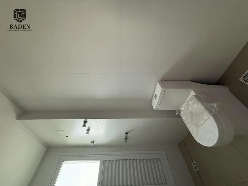 Apartamento com 4 quartos para alugar, 190m2 em Centro, Balneario Camboriu - SC - imagem 8 Foto 8 de Apartamento com 4 quartos para alugar, 190m2 em Centro, Balneario Camboriu - SC